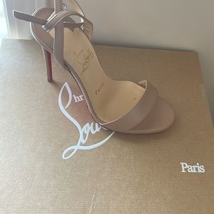 Nude Christian Louboutin Loubi Queen Heels